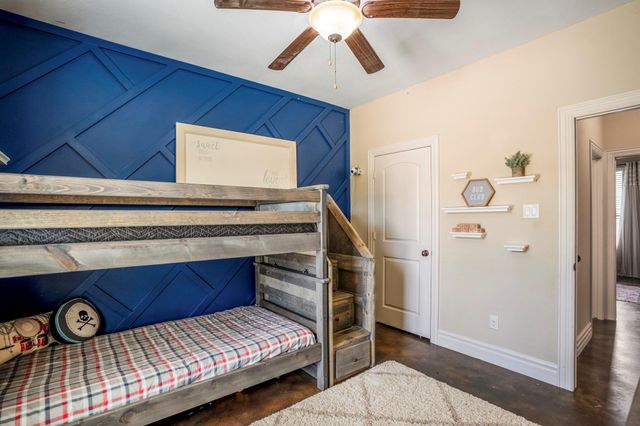 90 Victoria Drive W, Montgomery, TX 77356