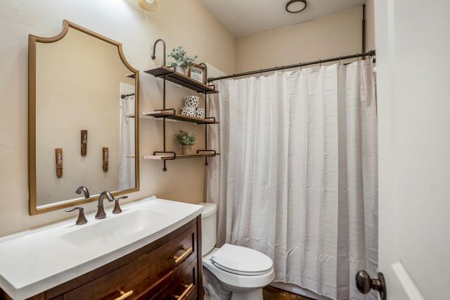 90 Victoria Drive W, Montgomery, TX 77356