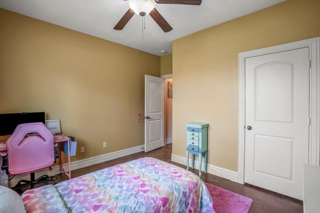 90 Victoria Drive W, Montgomery, TX 77356