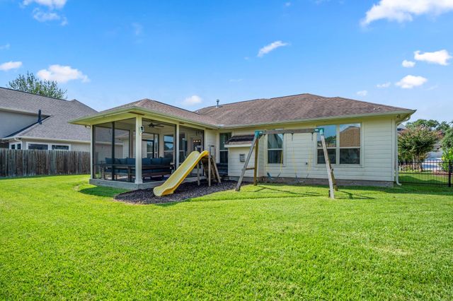 90 Victoria Drive W, Montgomery, TX 77356