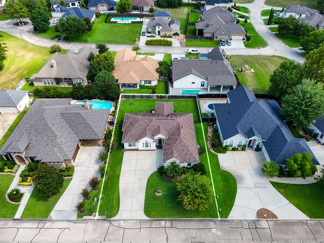 90 Victoria Drive W, Montgomery, TX 77356