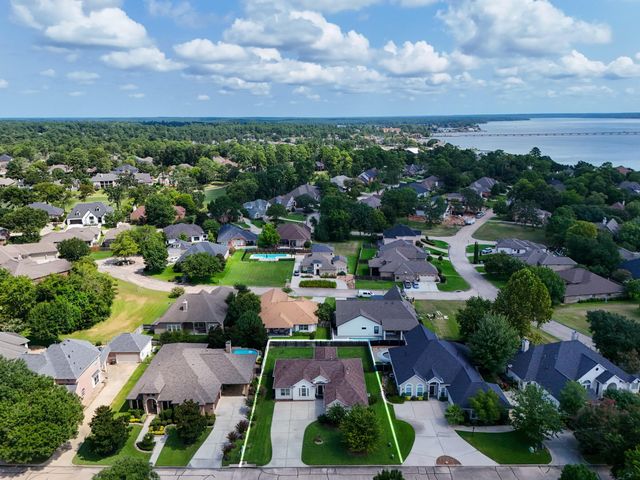 90 Victoria Drive W, Montgomery, TX 77356