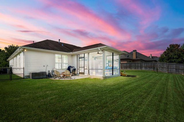 90 Victoria Drive W, Montgomery, TX 77356