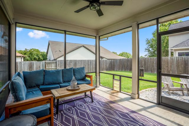 90 Victoria Drive W, Montgomery, TX 77356