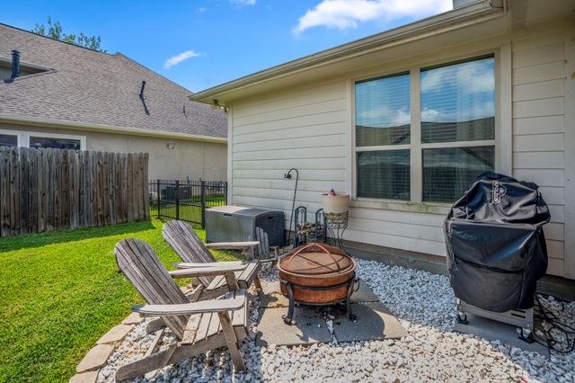 90 Victoria Drive W, Montgomery, TX 77356