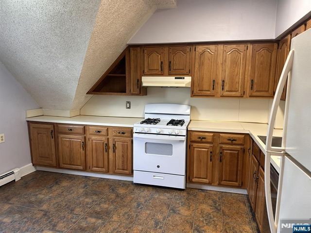 211 Woodside Avenue 3rd fl, Ridgewood, NJ 07450