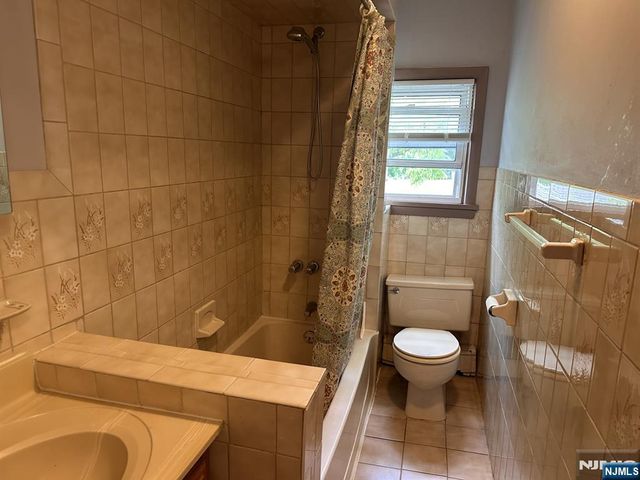 211 Woodside Avenue 3rd fl, Ridgewood, NJ 07450