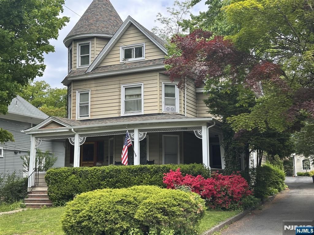 211 Woodside Avenue 3rd fl, Ridgewood, NJ 07450