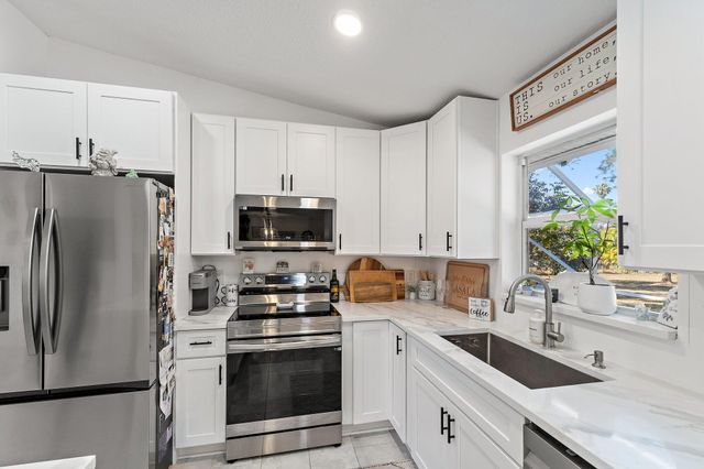 18389 N 41st Road N, Loxahatchee, FL 33470