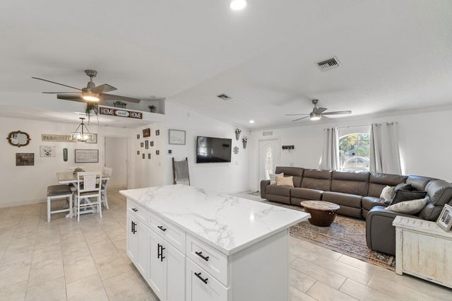 18389 N 41st Road N, Loxahatchee, FL 33470