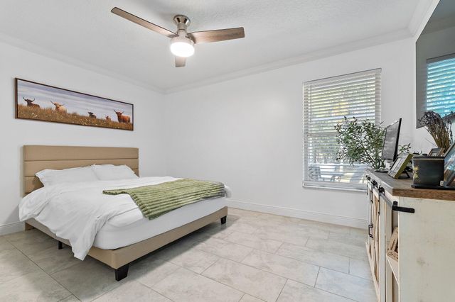 18389 N 41st Road N, Loxahatchee, FL 33470