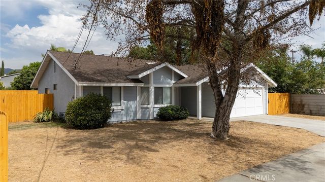 13707 4th, Yucaipa, CA 92399