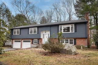 14 Travis Drive, Framingham, MA 01702