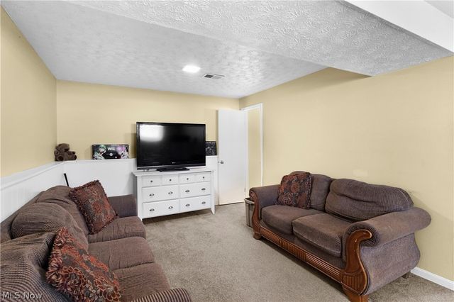 4829 Pinetrace Drive, Youngstown, OH 44515