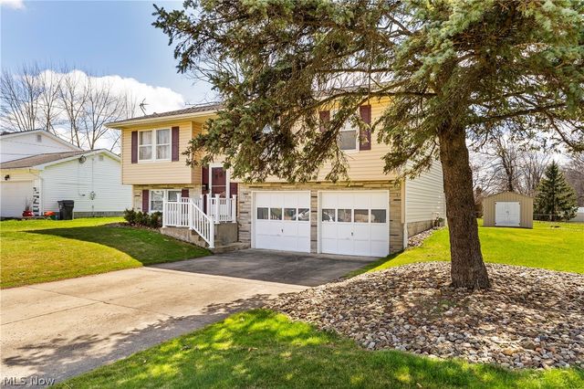 4829 Pinetrace Drive, Youngstown, OH 44515