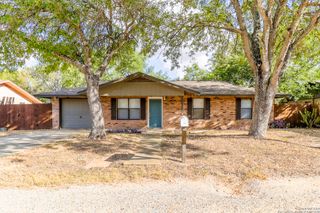 1410 Longbranch, Floresville, TX 78114