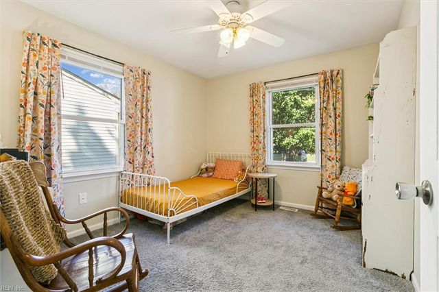 32 Pennington AVE, Newport News, VA 23606