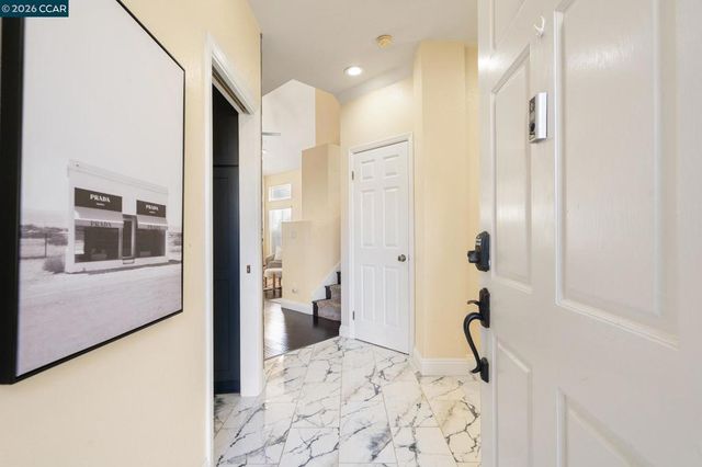 1383 Shell Ln, Clayton, CA 94517