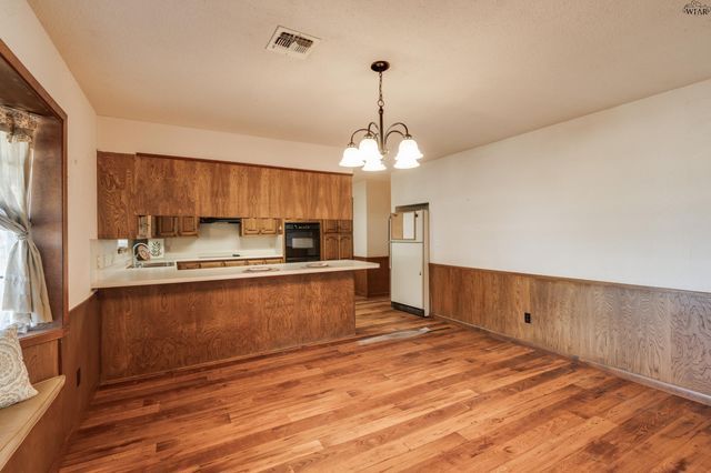 2627 E FM 367, Iowa Park, TX 76367