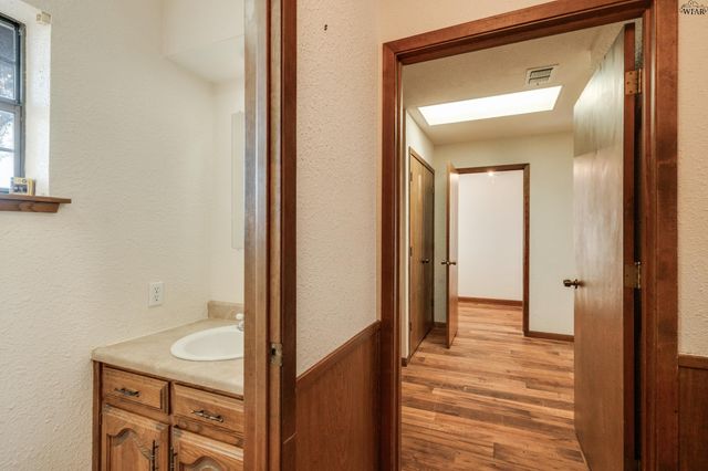 2627 E FM 367, Iowa Park, TX 76367