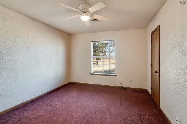 2627 E FM 367, Iowa Park, TX 76367