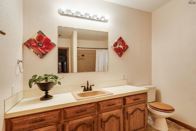 2627 E FM 367, Iowa Park, TX 76367