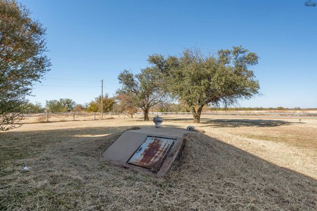 2627 E FM 367, Iowa Park, TX 76367