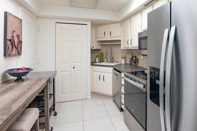 2400 PRESIDENTIAL Way 302, West Palm Beach, FL 33401