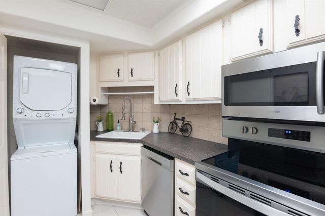 2400 PRESIDENTIAL Way 302, West Palm Beach, FL 33401