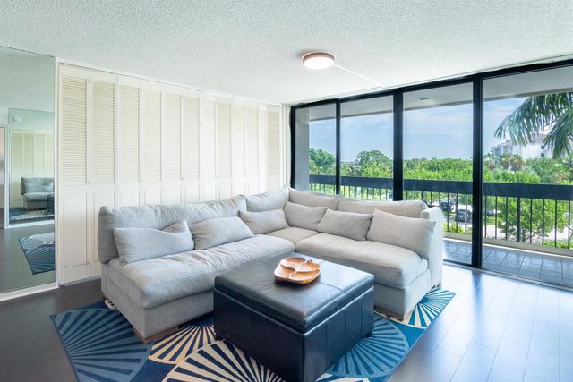 2400 PRESIDENTIAL Way 302, West Palm Beach, FL 33401