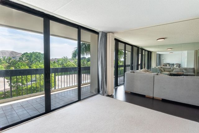 2400 PRESIDENTIAL Way 302, West Palm Beach, FL 33401