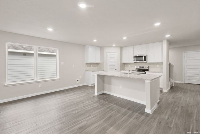 1208 Sweden, Seguin, TX 78155