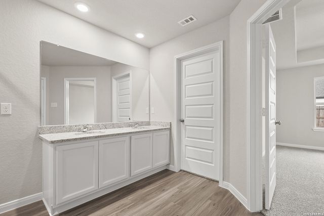 1208 Sweden, Seguin, TX 78155