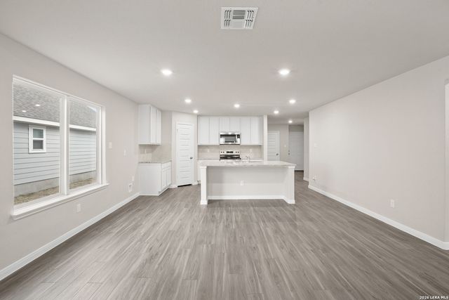 1208 Sweden, Seguin, TX 78155