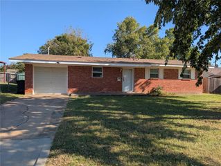 1404 Heather Lane, Moore, OK 73160