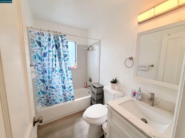 238 Fitzpatrick Rd, Oakland, CA 94603