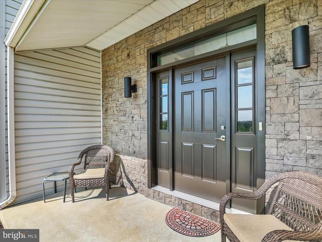 10 APPLE TREE CIR, Wrightsville, PA 17368