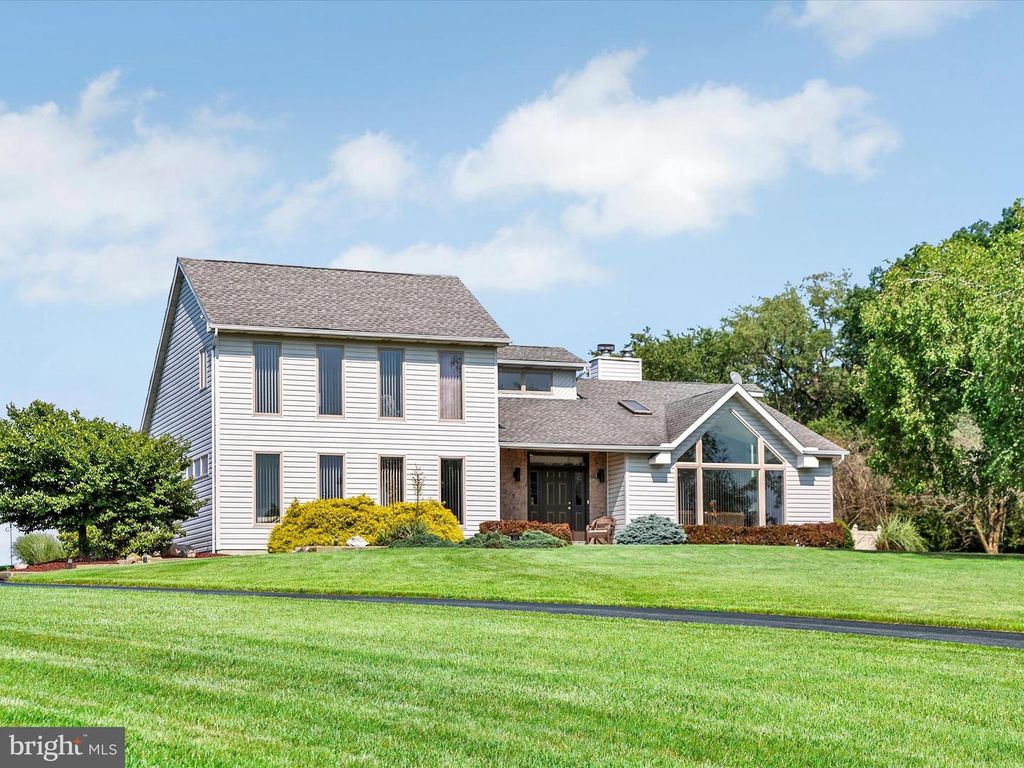 10 APPLE TREE CIR, Wrightsville, PA 17368