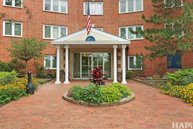 6701 N Milwaukee Avenue 202, Niles, IL 60714