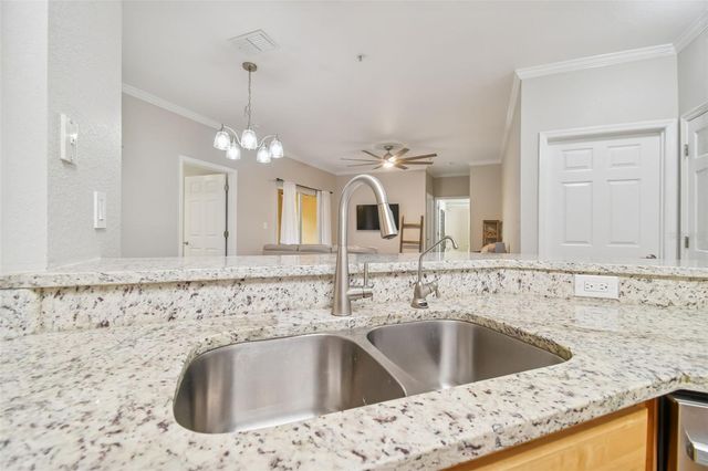 10209 COURTNEY PALMS BOULEVARD 101, Tampa, FL 33619