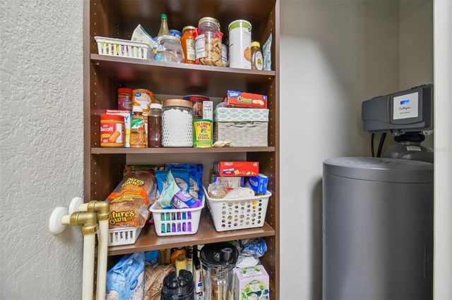 10209 COURTNEY PALMS BOULEVARD 101, Tampa, FL 33619