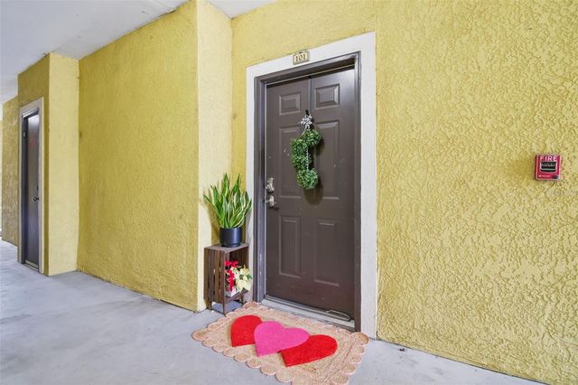 10209 COURTNEY PALMS BOULEVARD 101, Tampa, FL 33619