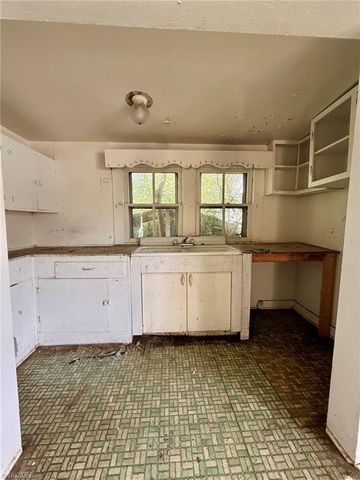 999 Robbins Circle, Lexington, NC 27292