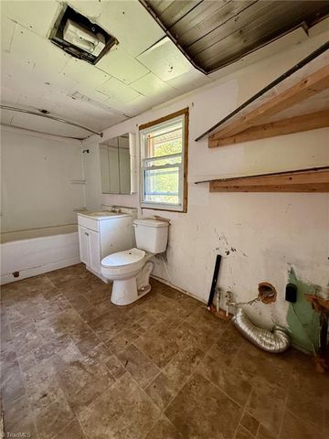 999 Robbins Circle, Lexington, NC 27292
