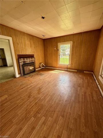 999 Robbins Circle, Lexington, NC 27292