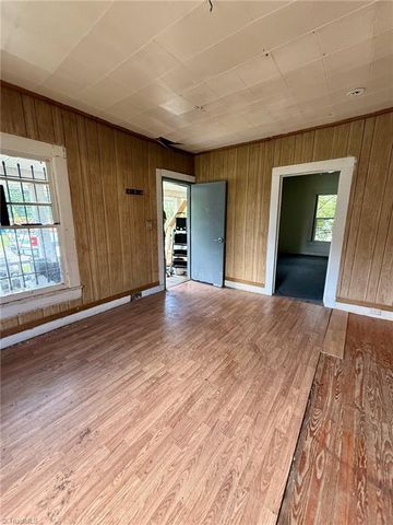 999 Robbins Circle, Lexington, NC 27292