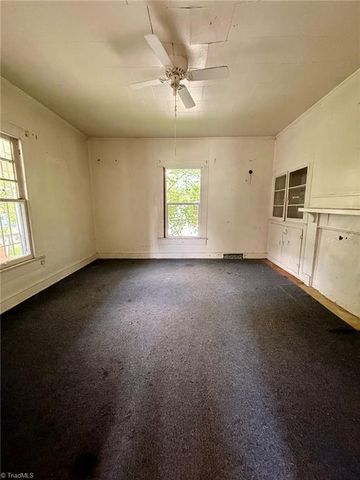 999 Robbins Circle, Lexington, NC 27292