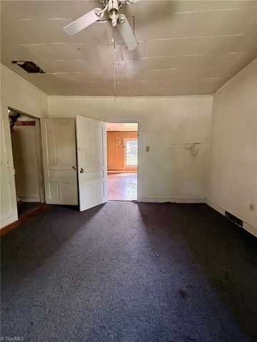 999 Robbins Circle, Lexington, NC 27292