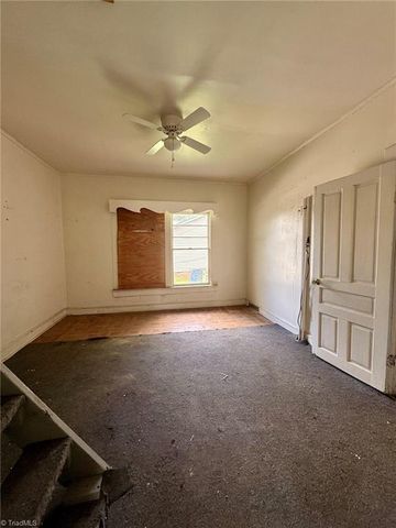 999 Robbins Circle, Lexington, NC 27292