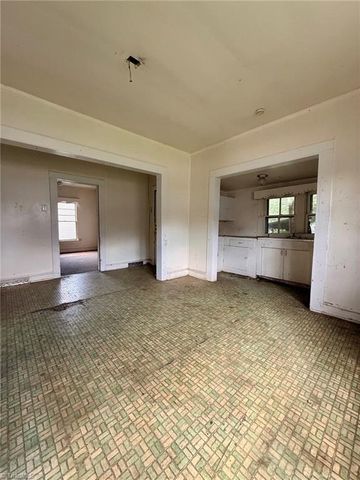 999 Robbins Circle, Lexington, NC 27292